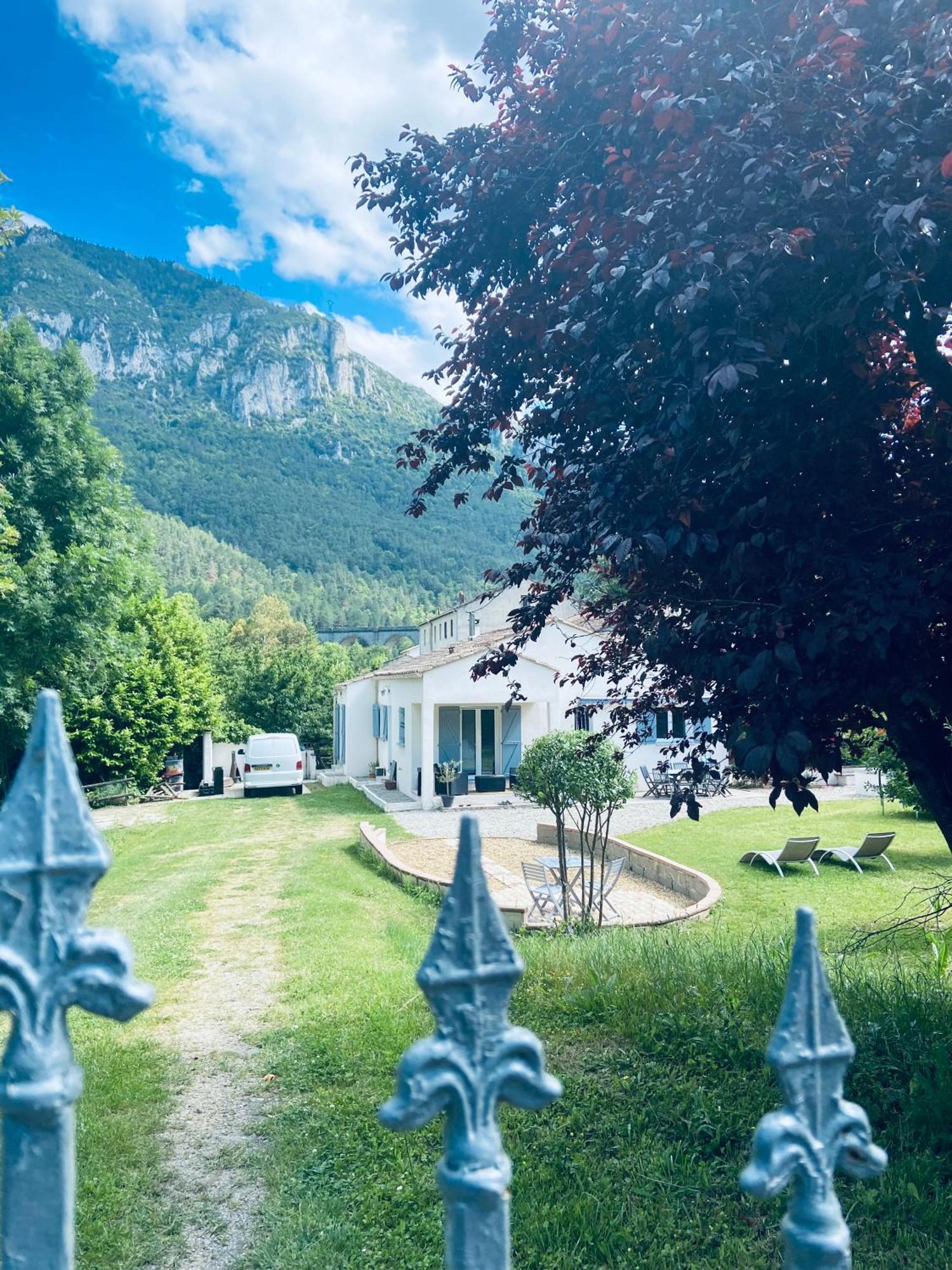 Private Riverside Villa With Breathtaking Views Axat Bagian luar foto